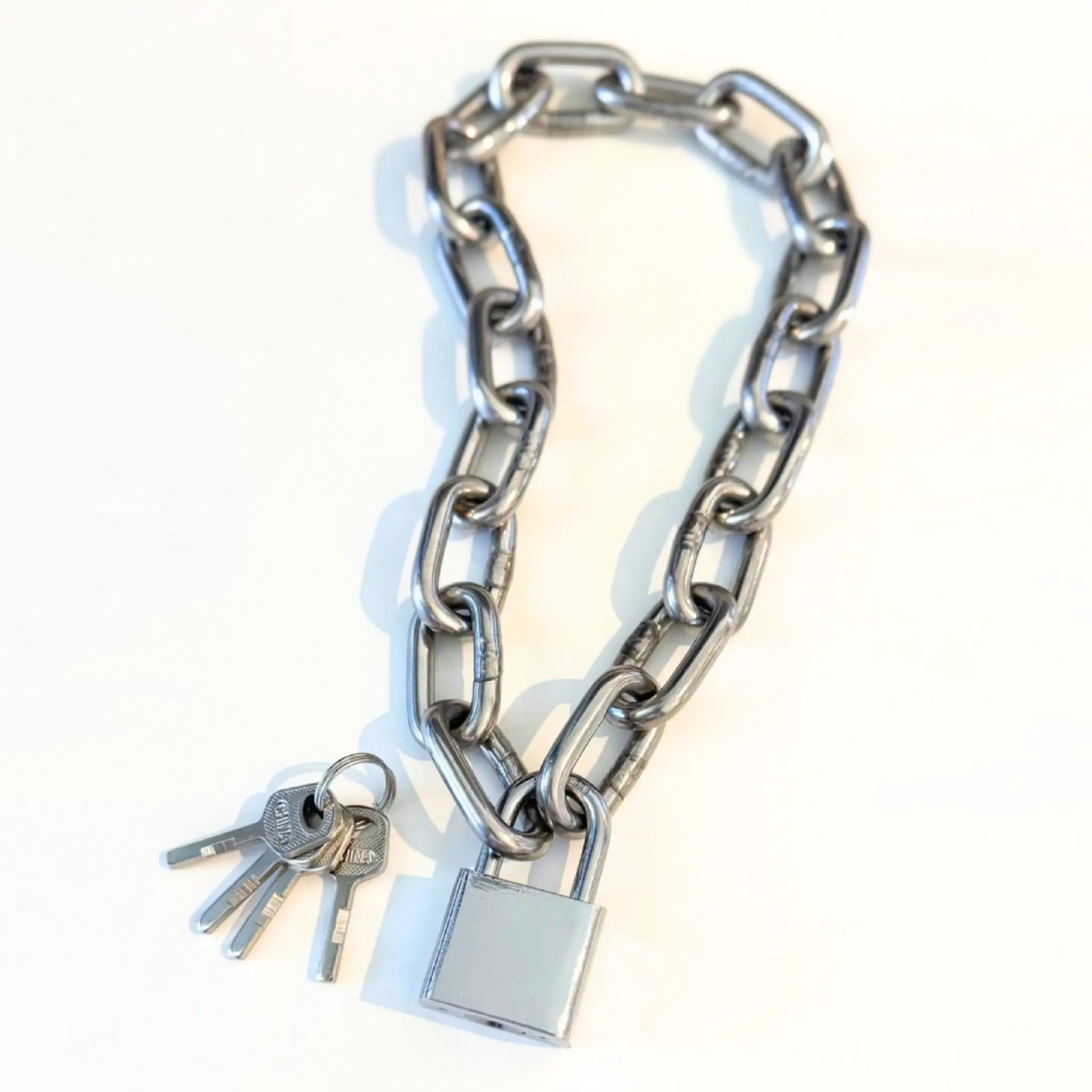 Chain Male heavy duty padlock chain necklace flat lay with four keys, 6mm stainless steel men's Hardwear
